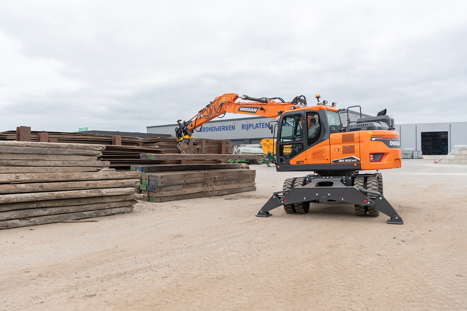 Doosan DX165WR-7